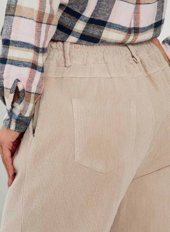 Pantalón color barro de tiro alto en pana de canalé