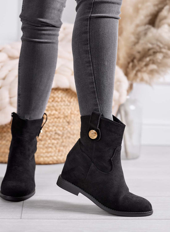 ALEXIS - Black ankle boots for women with internal wedge and gold button