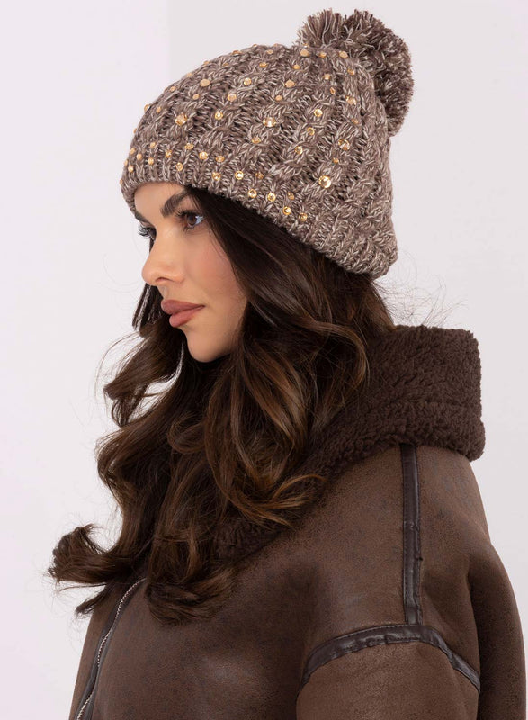 Cappello fango imbottito con strass e pompon