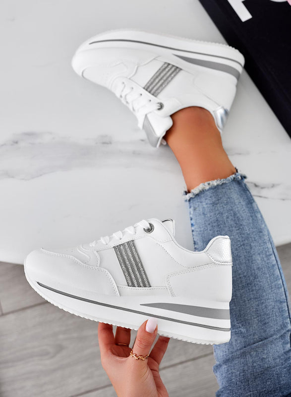 Baskets blanches avec empiècements et strass argentés