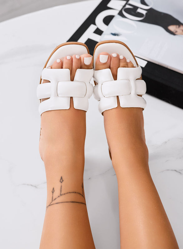 Sandali bianchi Ciabatte con fascette intrecciate a H