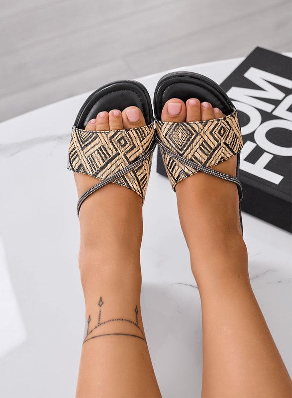 BENEDETTA - Sandalias planas negras con tira trenzada