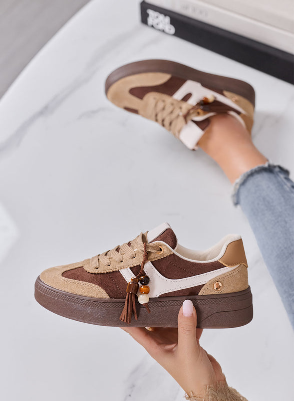 NASTIA - Sneakers Donna marroni Scamosciate con Nappine e Perline