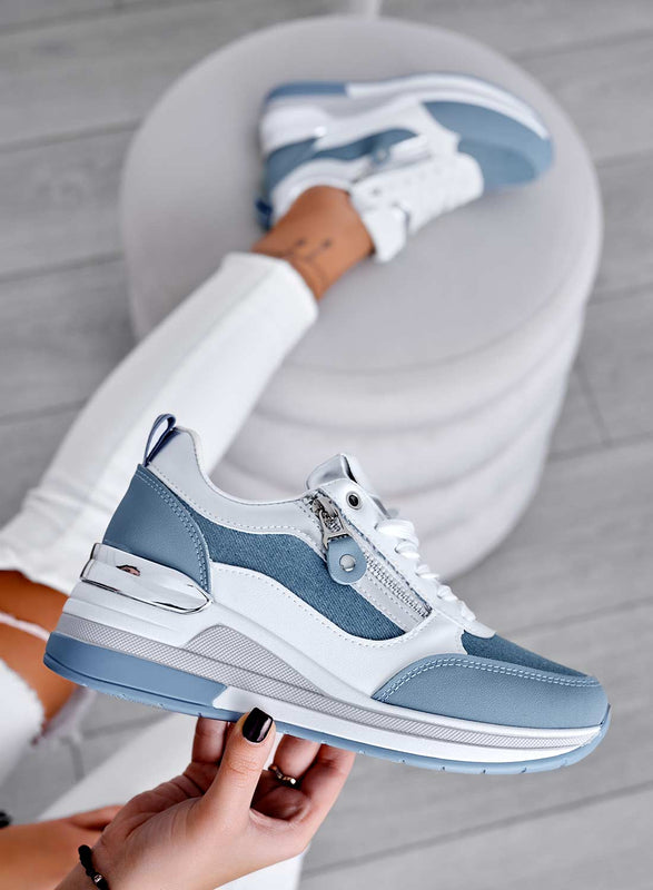 Sneakers bianche con inserti blu jeans