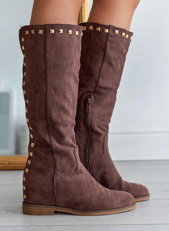 Bottes Alexoo en daim marron avec semelle compensée intérieure et clous