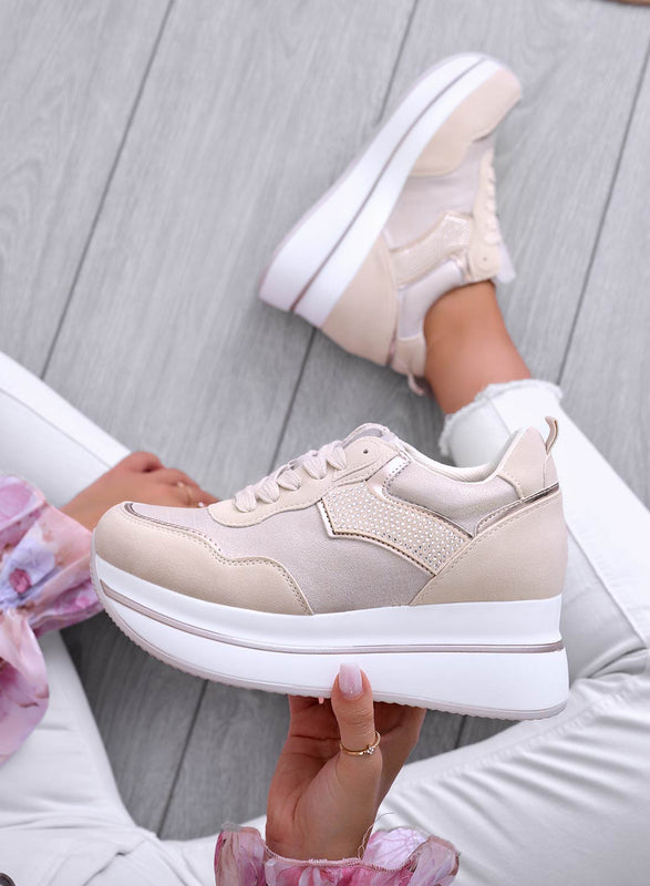 CAROLINE - Beige sneakers with white wedge and rhinestones