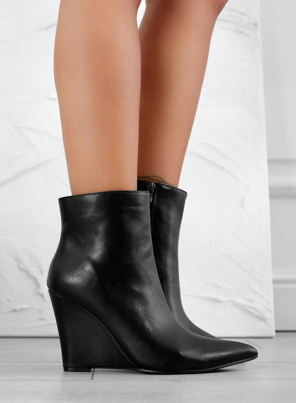 ASIA - Black pointed ankle boots with wedge