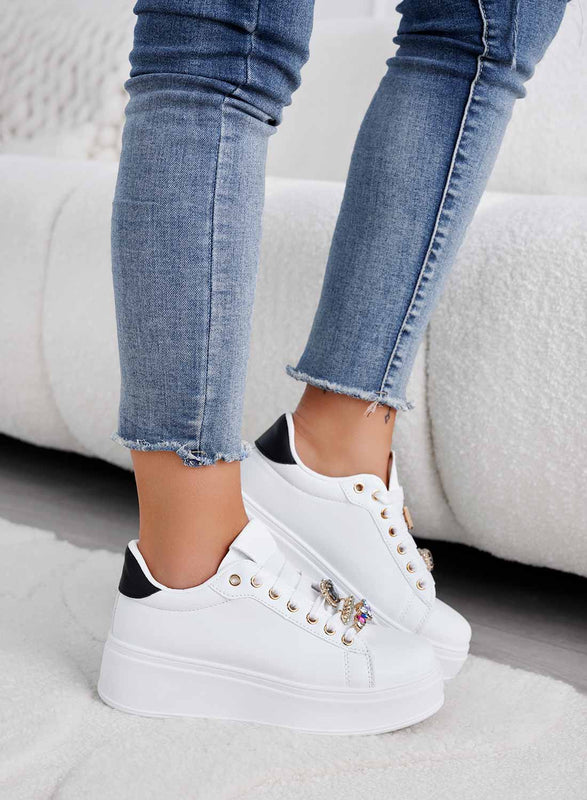 AMIS - White sneakers with black back and jewel applications