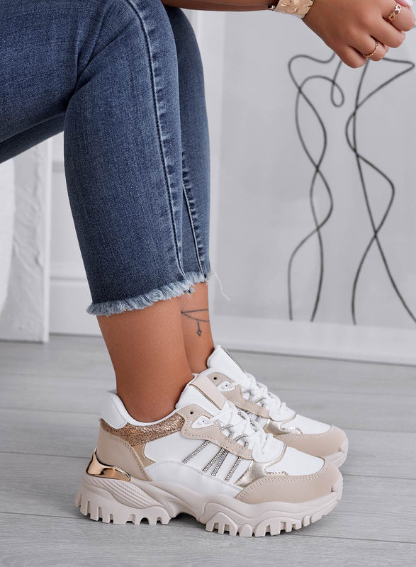 Zapatillas blancas con detalles beige y dorados