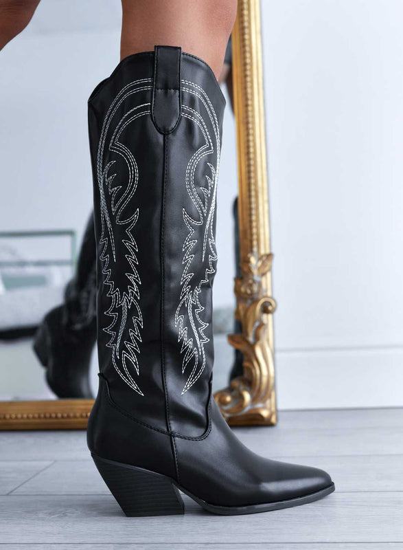 KARINA - Black camper boots in imitation leather with white embroidery