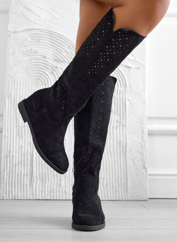 KYLA - Perforated black boots with internal wedge