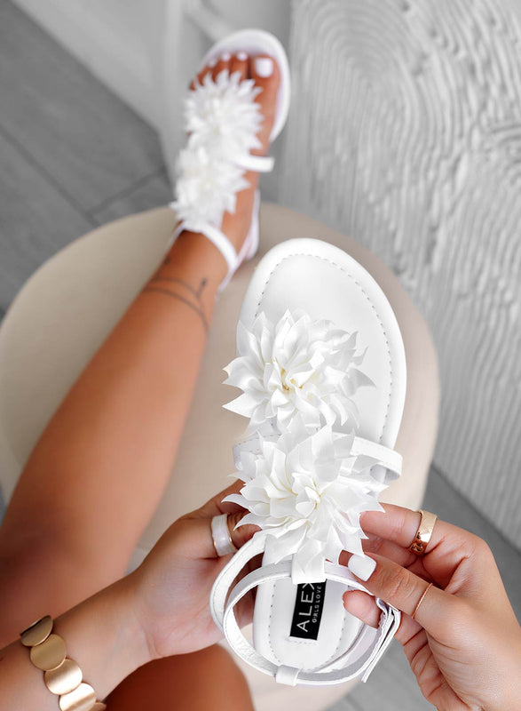 CONNIE - White thong sandals in satin with applied flower