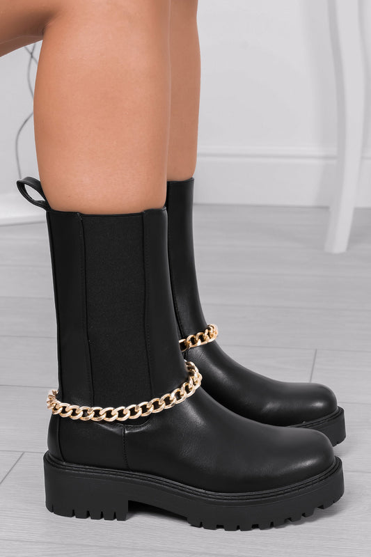 JASMINE - Black boots with sidespring and golden chain