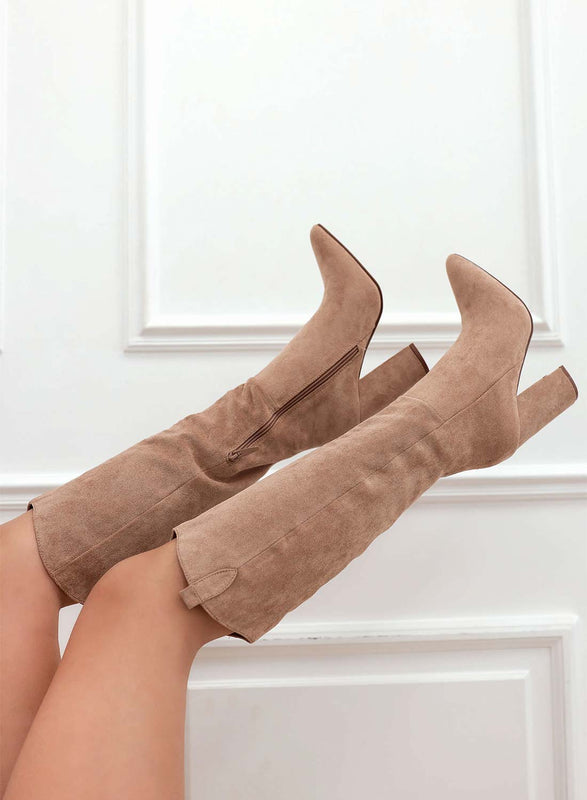 CASSIA - Bottes hautes taupe à talon large et bout pointu