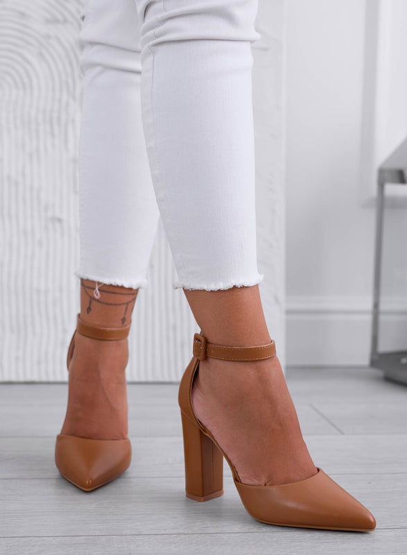 LUNA - Camel décolleté with ankle strap and heel