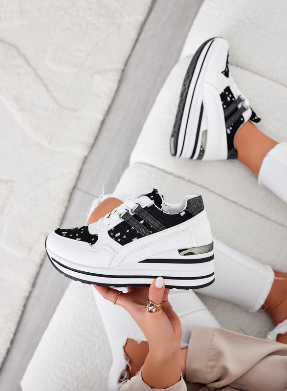 AVERY - Sneakers bianche con zeppa e inserti neri in jeans