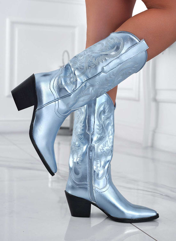 PAMPLONA - Metallic light blue camperos boots with Alexoo embroidery