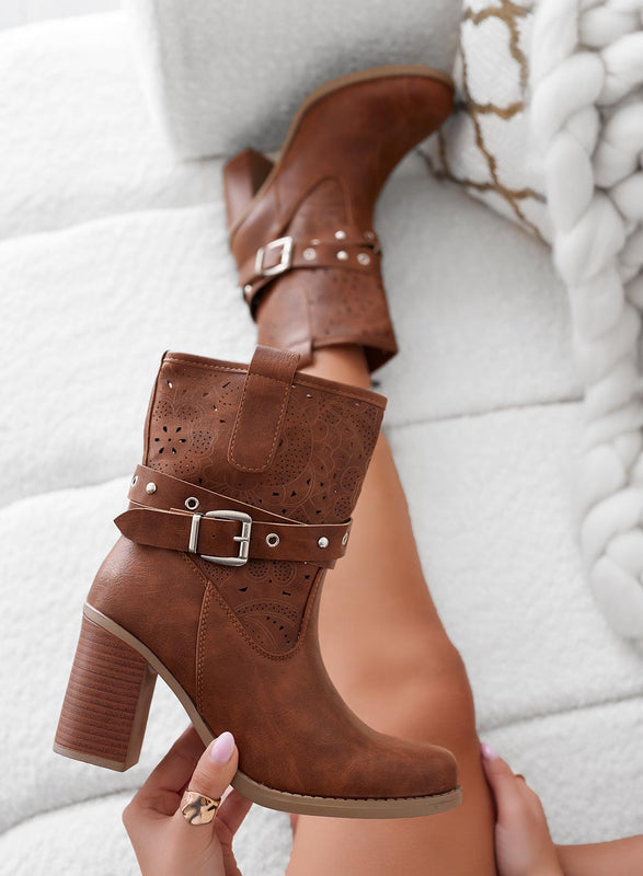 BRIEE - Perforated camel ankle boots with comfortable heel