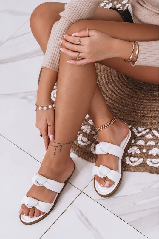 White flat sandals with knots