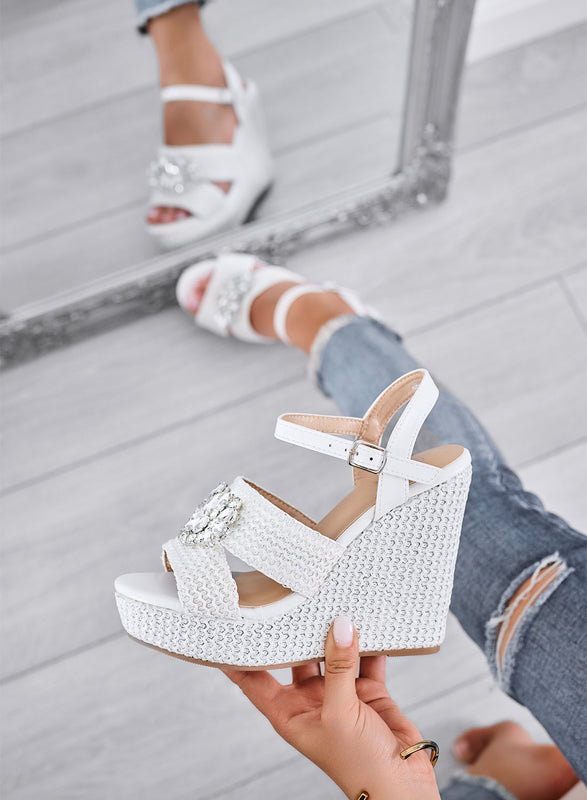 SABRINA - Sandali bianchi Zeppe con cinturino e maxi strass