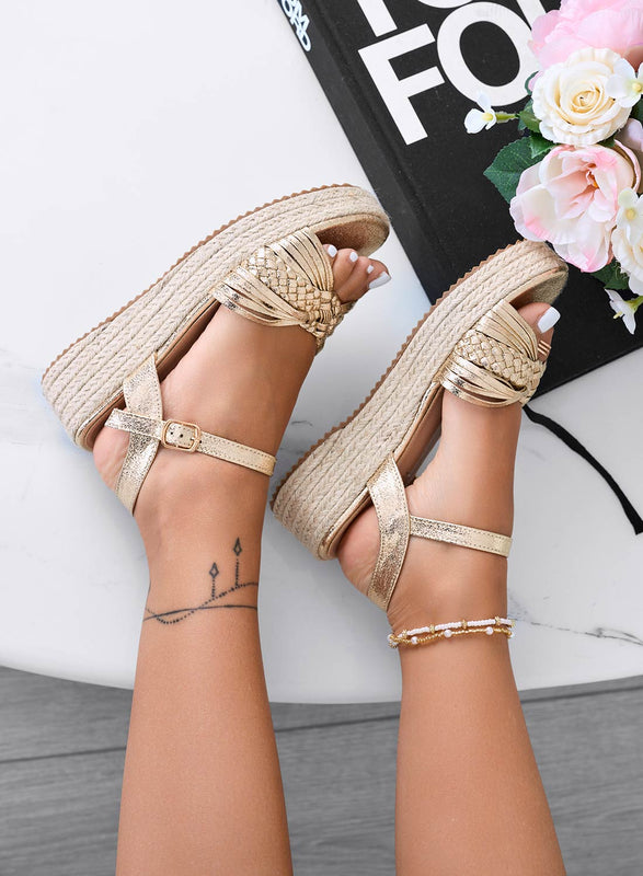 SIDNEY - Metallic gold sandals with raffia wedge