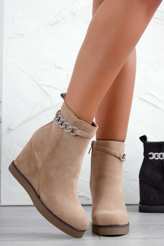 Stivaletti fango con zeppa e catena gioiello