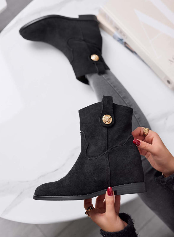 ALEXIS - Black ankle boots for women with internal wedge and gold button