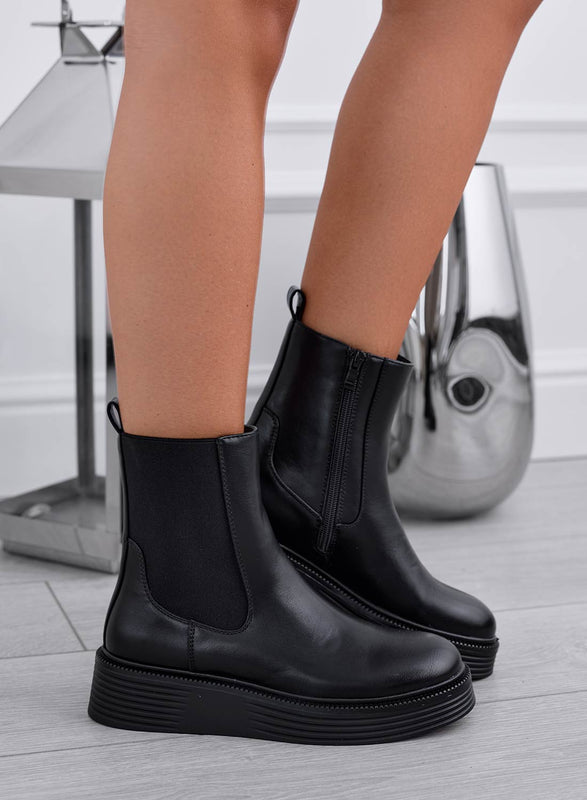 ATHENA - Black ankle boots with side spring