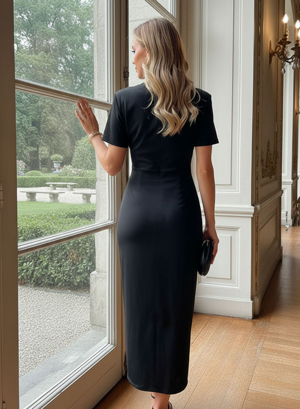 Abito Nero Elegante con Scollo a V e Spacco