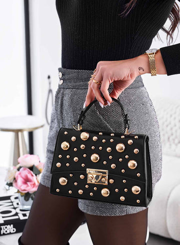 Bolso negro con tachuelas esféricas doradas y bandolera B231