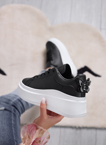 CRISTINA - Zapatillas negras con mariposa joya