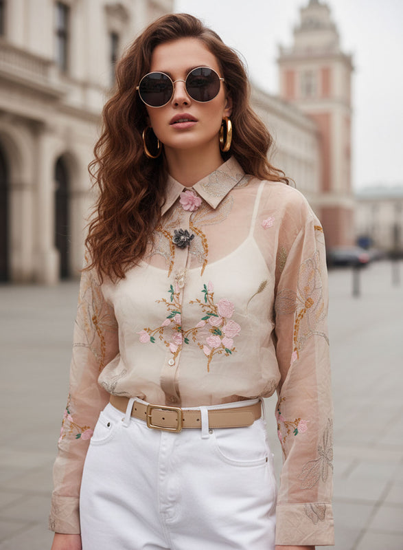 Camisa de mujer en organza rosa con flores bordadas