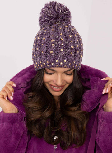 Gorro violeta acolchado con strass y pompón