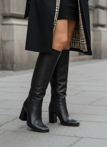 ERIKA - Botas altas negras de ecopiel martillada con tacón cómodo