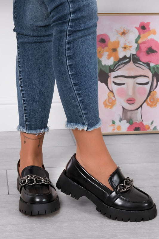 GISELLA - Black loafers with silver chain