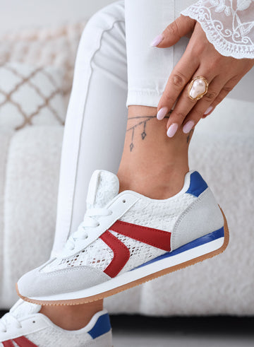 GIULIANA - Sneakers grigie con pizzo bianco e inserti rossi