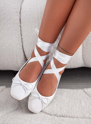 HELEN - Ballerines blanches avec lacets en satin