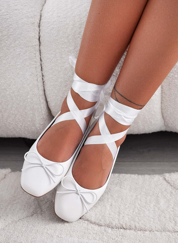 HELEN - White ballet flats with satin laces