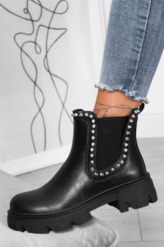 IGGY - Black ankle boots with sidespring and studs