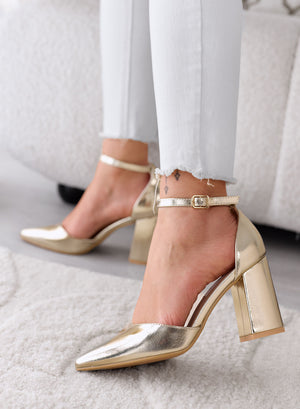 IRENE - Zapatos de tacón dorados metalizados con correa al tobillo y tacón ancho
