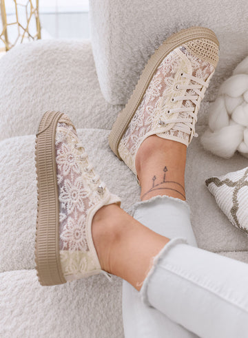 KISHA - Baskets beiges en dentelle avec effet transparent
