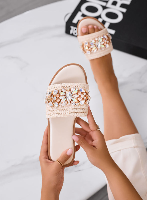 KRISTEN - Sandali Ciabatte beige con fascia crochet e maxi strass