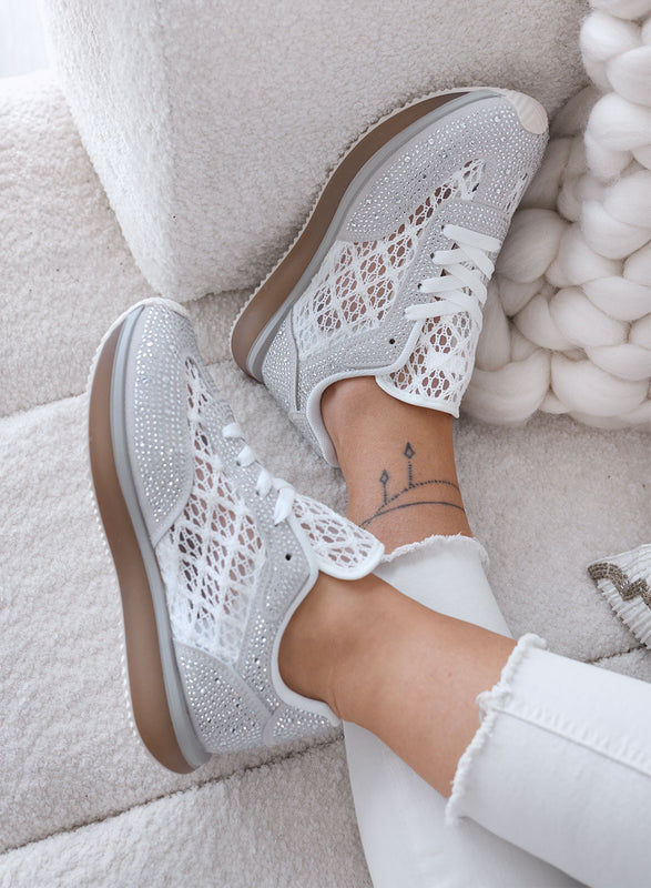 LORENA - Baskets grises avec dentelle blanche et strass lumineux
