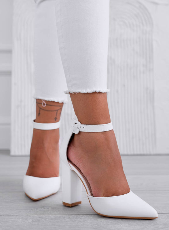 LUNA - White pumps with ankle strap and heel