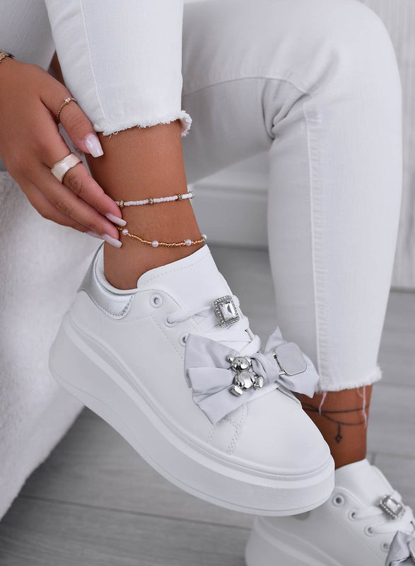 MAGDA - White sneakers with grey bow and silver teddy pin