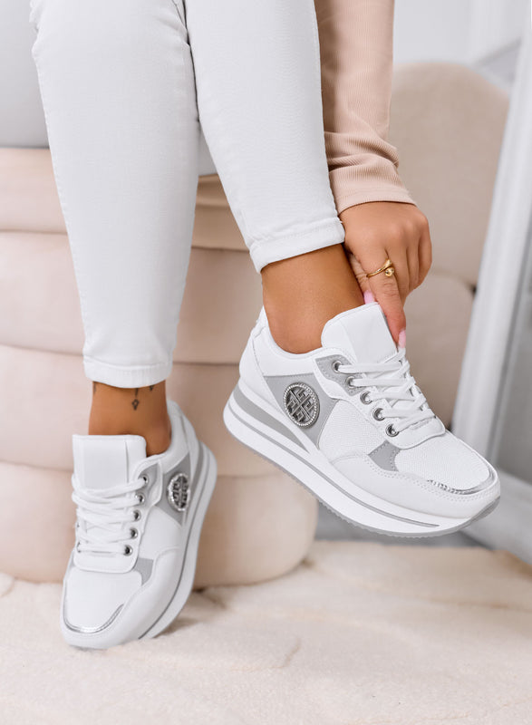 MALIA - Sneakers bianche con logo laterale e zeppa comoda