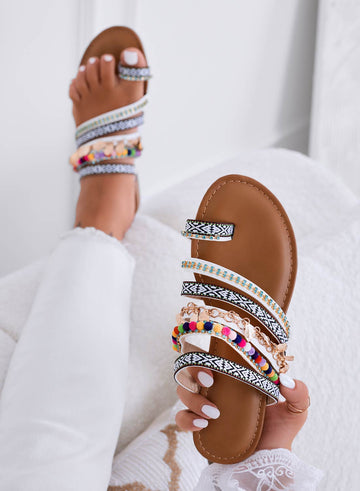 MARYLIN - Sandales tongs blancs à brides avec breloques