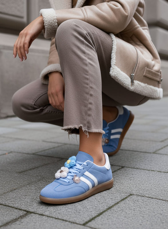 MELISSA - Sneakers azzurre e beige con fiori crochet