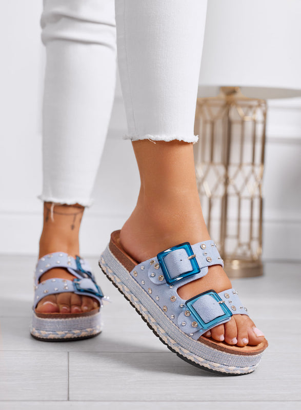 MOANA - Sandales mules bleues à plateforme avec boucles bleues, clous et strass
