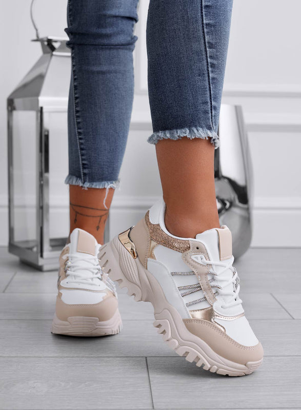 Zapatillas blancas con detalles beige y dorados